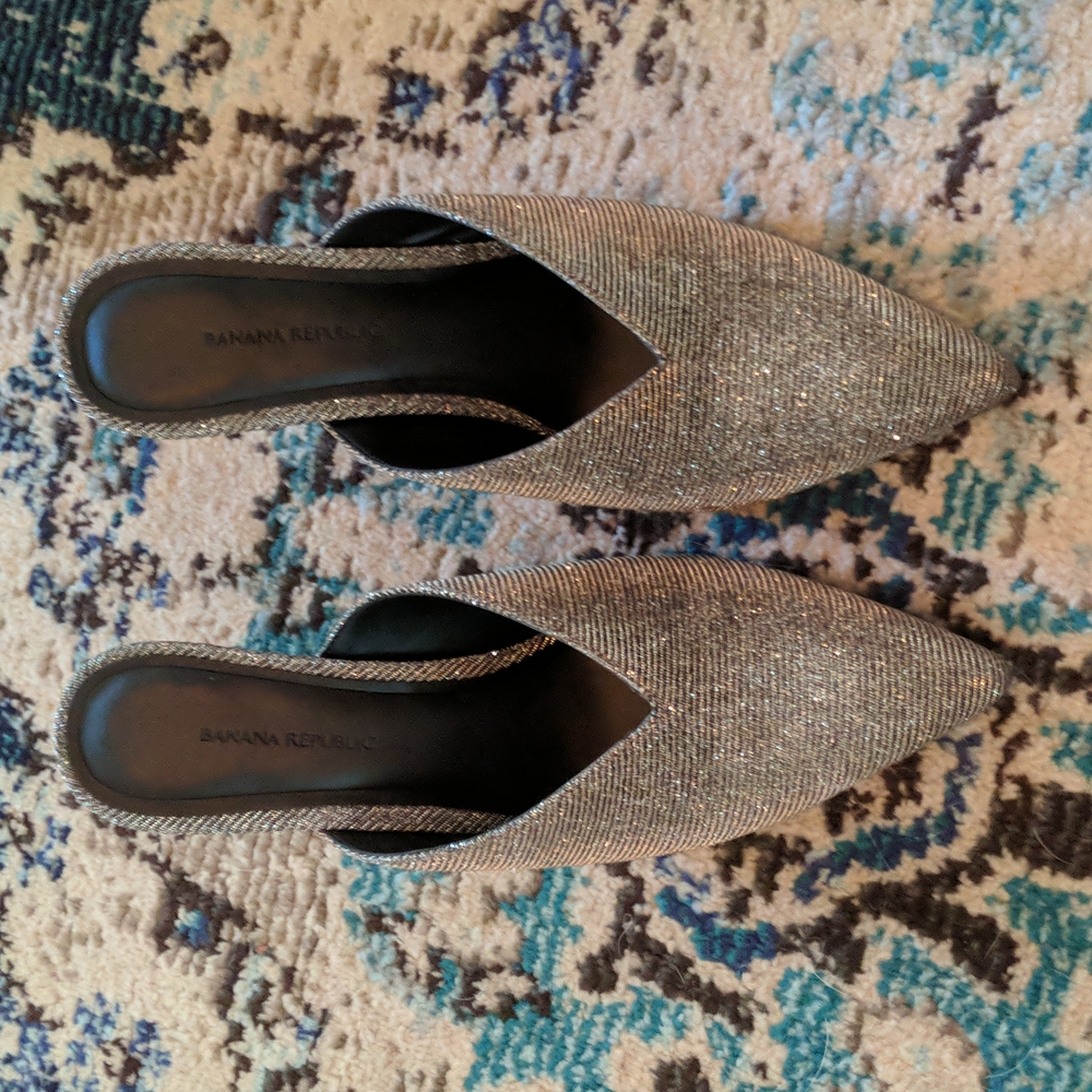 Banana Republic Deep Vamp Pump Mule